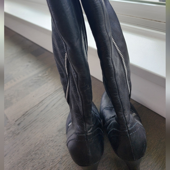 Tall leather boots - Picture 4 of 6